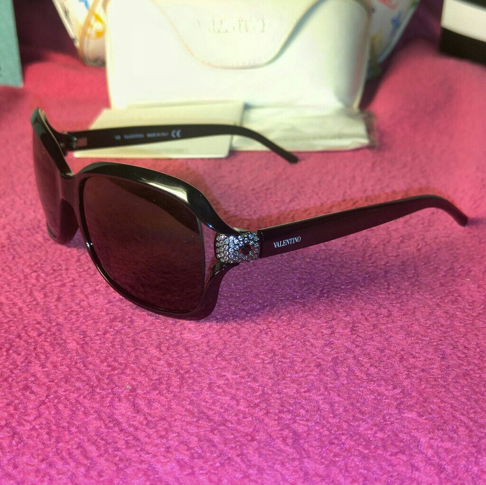 ✨🕶️2/16/22 Host Pick🕶️✨Valentino Bling Sunglasses (EUC)
